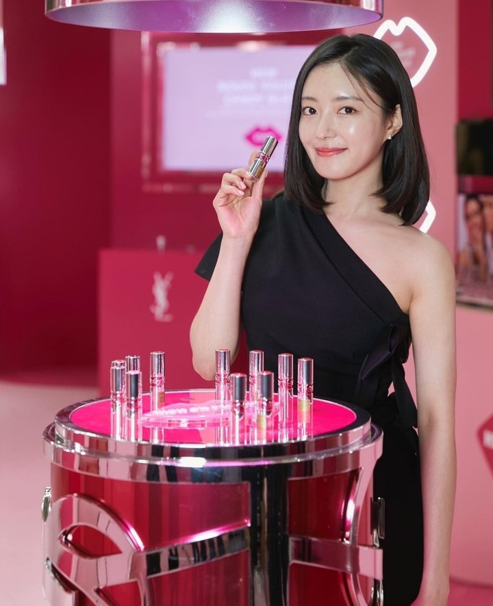 [서울=뉴시스] 이세영, '옷소매' 덕임이 맞아? "치명적인 팜므파탈 매력" 2022.01.06 (사진=이세영 SNS 제공) photo@newsis.com*재판매 및 DB 금지 *재판매 및 DB 금지