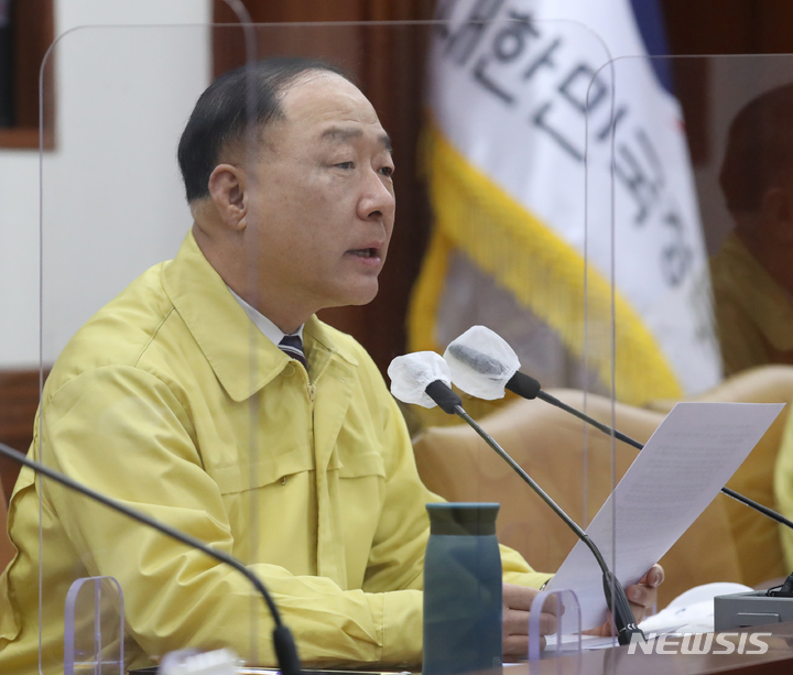 [서울=뉴시스] 조성우 기자 = 홍남기 경제부총리 겸 기획재정부 장관. (공동취재사진) 2022.01.06. photo@newsis.com