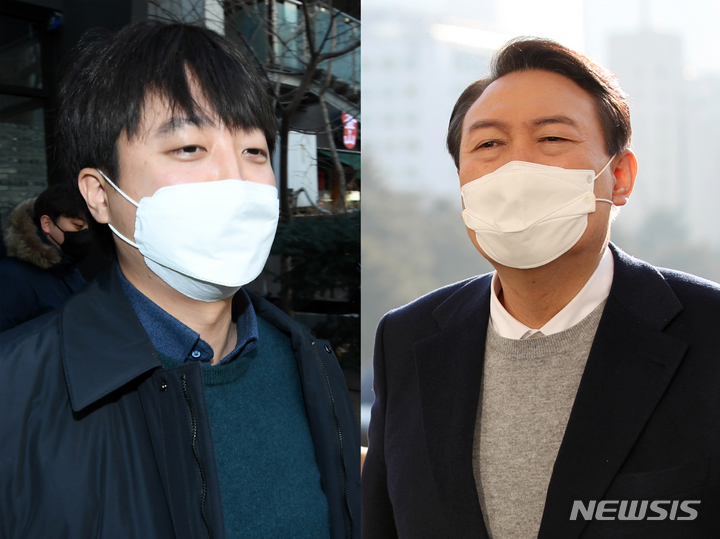 [서울=뉴시스] 김선웅 기자 = 이준석 국민의힘 대표가 6일 서울 여의도 국민의힘 중앙당사에서 비공개 최고위원회의를 마친 후 당사를 나서고 있다. 윤석열 국민의힘 대선 후보가 6일 서울 여의도 국회에서 열린 국민의힘 의원총회에 참석하기 위해 회의장으로 향하고 있다. 2022.01.06. photo@newsis.com