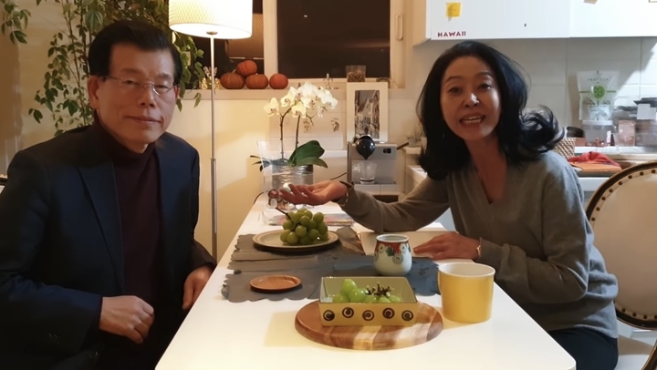 [서울=뉴시스]김부선 유튜브 방송에 출연한 장영하 변호사와 김부선 (사진 = 유튜브 '허당투사 김부선TV') 2022.1.7. photo@newsis.com *재판매 및 DB 금지