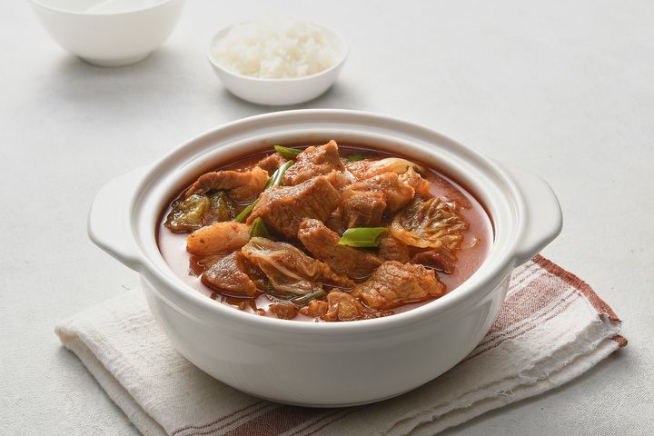 [서울=뉴시스]도드람 돼지고기 듬뿍 김치찌개.