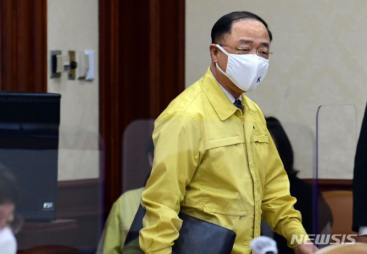 [서울=뉴시스] 배훈식 기자 = 홍남기 경제부총리 겸 기획재정부 장관.(공동취재사진) 2022.01.07. photo@newsis.com