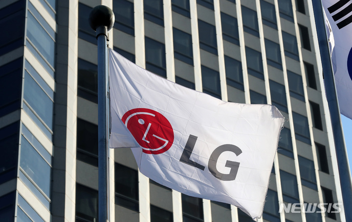 LG그룹, 역대급 임금 인상 계속…LG디스플레이도 8%↑