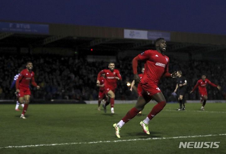 [키더민스터=AP/뉴시스] 아마리 모건-스미스가 지난 9일(한국시간) 영국 키더민스터에서 열린 레딩과 FA컵 3라운드에서 2-1 역전승을 만드는 결승골을 넣고 환호하고 있다. 2022.01.10.