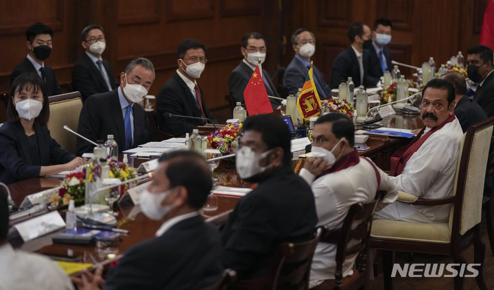 중국, '국가 부도' 스리랑카에 2년 간 채무 상환 유예