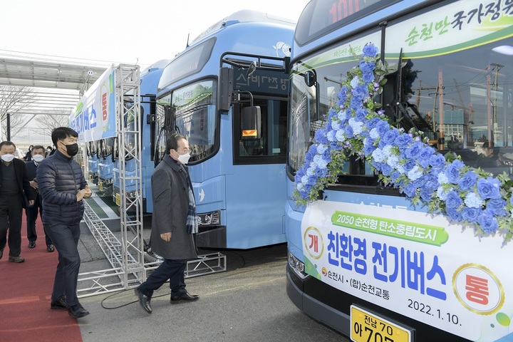 순천 시도심을 운행하는 친환경 전기 시내버스. 순천시 제공 *재판매 및 DB 금지