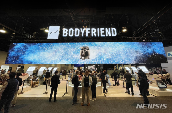 [서울=뉴시스] 관람객들로 붐비는 바디프랜드 부스. (사진= 바디프랜드 제공) 2022.01.10