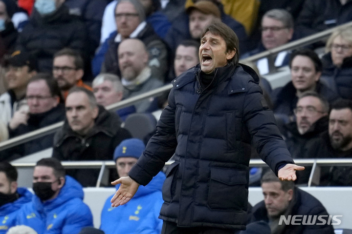 [런던=AP/뉴시스]안토니오 콘테 토트넘 감독. 2022.01.09.