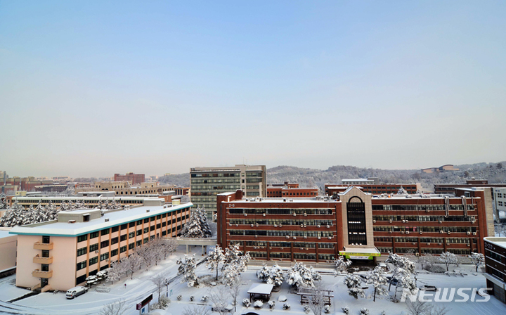 [전주=뉴시스]윤난슬 기자 = 전북대학교 공과대학.(뉴시스DB) 