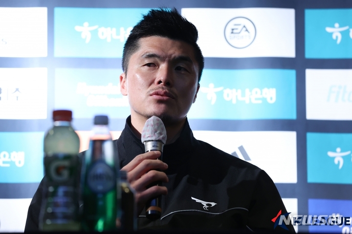 [서울=뉴시스] 과거 축구 국가대표 골키퍼로 활약했던 김영광. 사진은 지난 2022년 프로축구 K리그 성남FC 시절. (사진 = 프로축구연맹 제공)