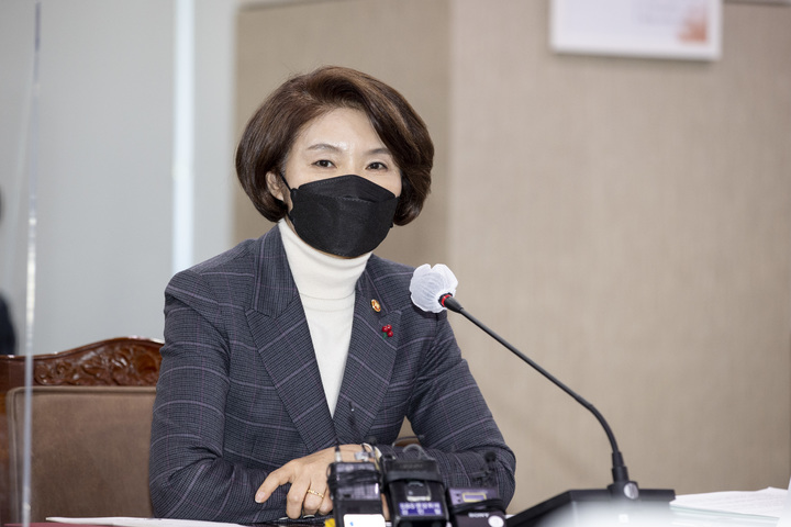 [서울=뉴시스] 정병혁 기자 = 한정애 환경부 장관이 지난 1월11일 오전 정부세종청사에서 열린 출입기자 간담회에서 모두발언을 하고 있다. (사진=환경부 제공) 2022.01.11. photo@newsis.com *재판매 및 DB 금지