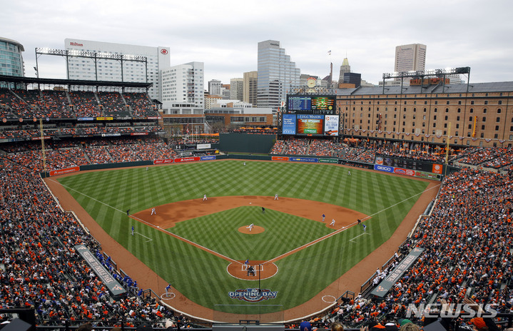 [볼티모어=AP/뉴시스] 볼티모어 오리올스가 홈구장인 오리올 파크 앳 캠든야즈의 왼쪽 담장 거리를 늘리는 공사를 시작했다. 2022.01.13.