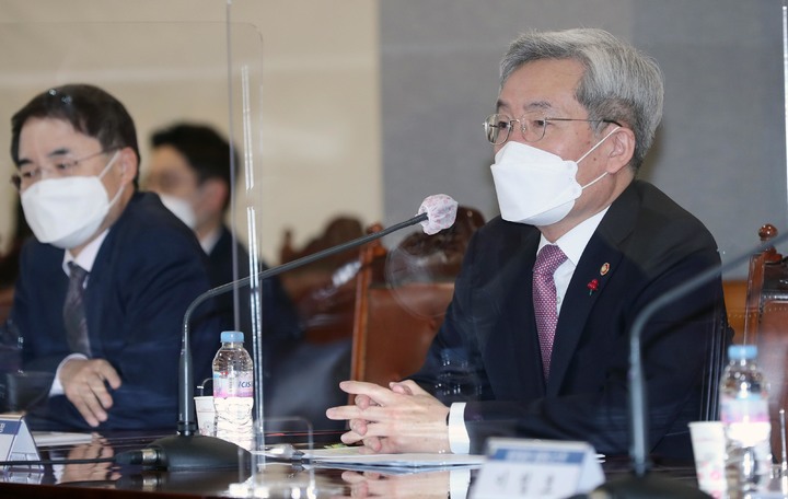[서울=뉴시스] 고승범 금융위원장이 13일 오전 서울 중구 은행연합회에서 경제·금융시장 전문가들과 간담회를 하고 있다. (사진=금융위원회 제공) 2022.01.13. photo@newsis.com *재판매 및 DB 금지