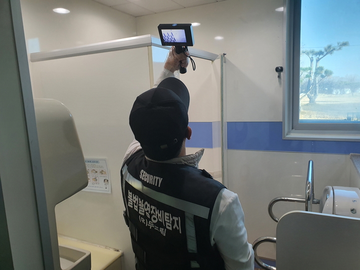 충북교육청 화장실 몰카 범죄 막는다…연중 점검