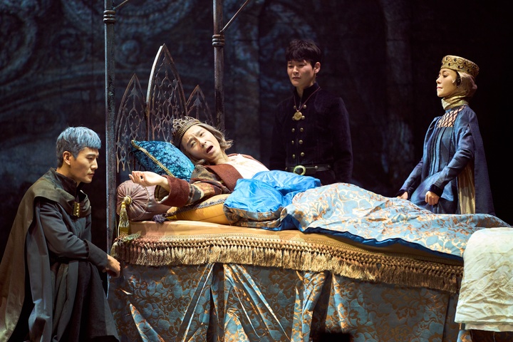 [서울=뉴시스]연극 '리차드3세' 공연 사진. (사진=샘컴퍼니 제공) 2022.01.15. photo@newsis.com *재판매 및 DB 금지