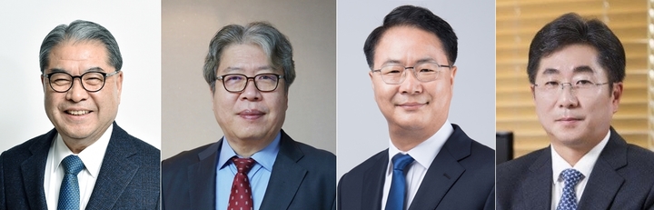 [수원=뉴시스] 사진 왼쪽부터 이재정 경기도교육감, 이한복 한국폴리텍대 청주캠퍼스 학장, 송주명 한신대 교수, 성기선 전 한국교육과정평가원장. (사진=뉴시스DB) *재판매 및 DB 금지