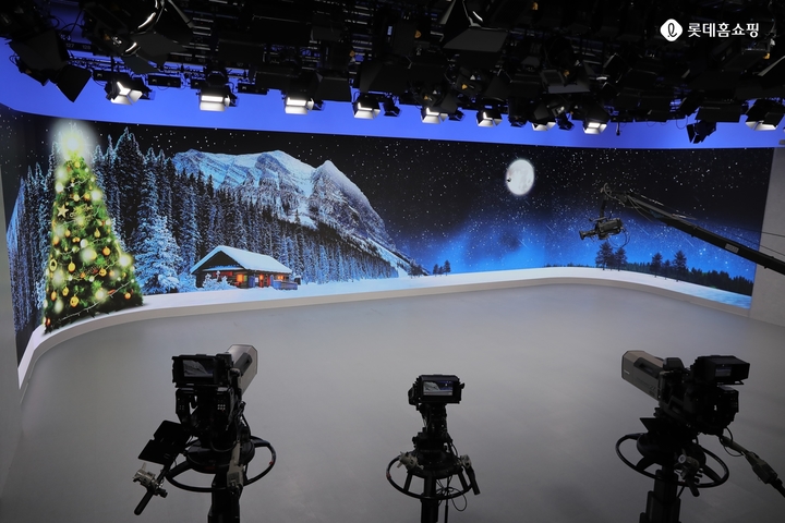 롯데홈쇼핑, 방송 스튜디오에 업계 최대 미디어월 도입