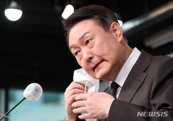 [서울=뉴시스] 국회사진기자단 = 윤석열 국민의힘 대선 후보. 2022.01.16. photo@newsis.com