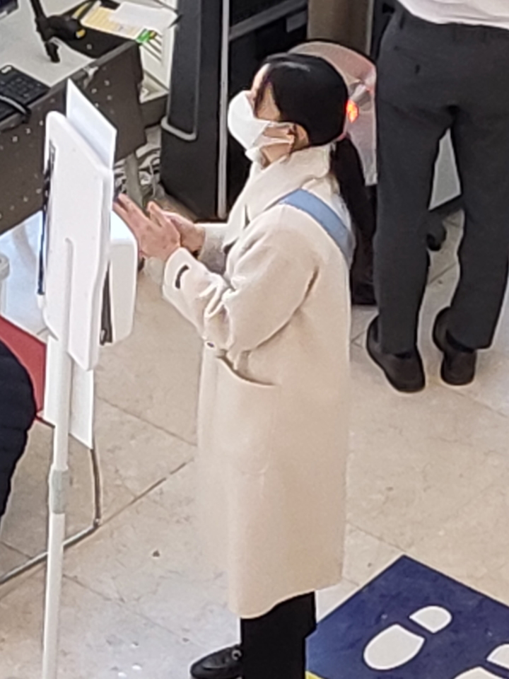 [진주=뉴시스] 경상국립대병원 전공의 응시한 조민씨. *재판매 및 DB 금지