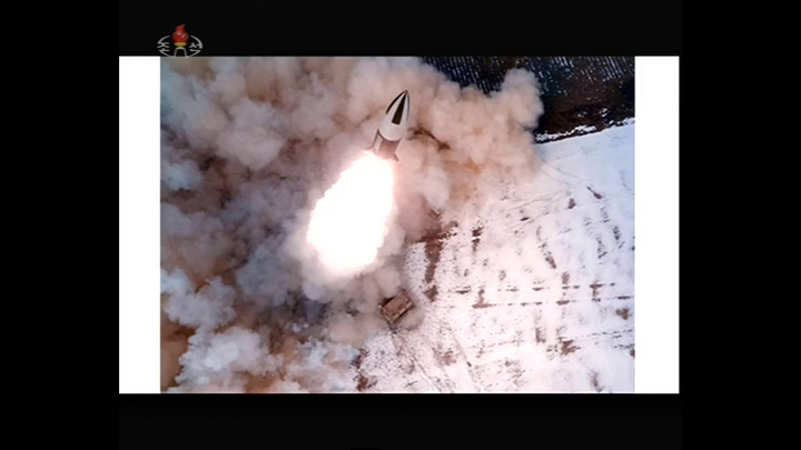 [서울=뉴시스]북한 KN-24 발사 장면. 2022.01.18. (사진=조선중앙TV 갈무리) *재판매 및 DB 금지