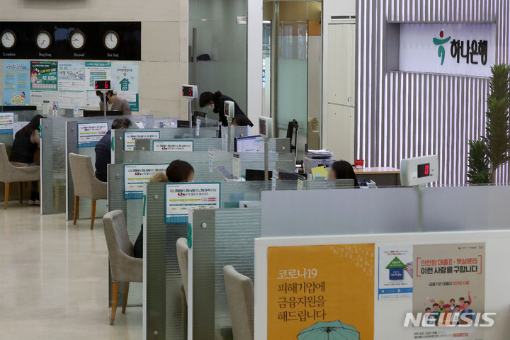 "예금 금리가 먼저 오르네?"…은행 변하는 이유 