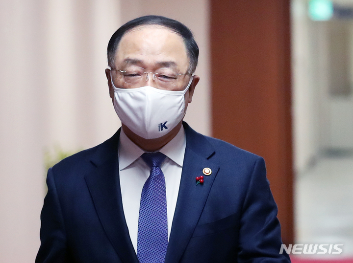 [서울=뉴시스] 김명원 기자 = 홍남기 경제부총리 겸 기획재정부 장관. (공동취재사진) 2022.01.18. photo@newsis.com