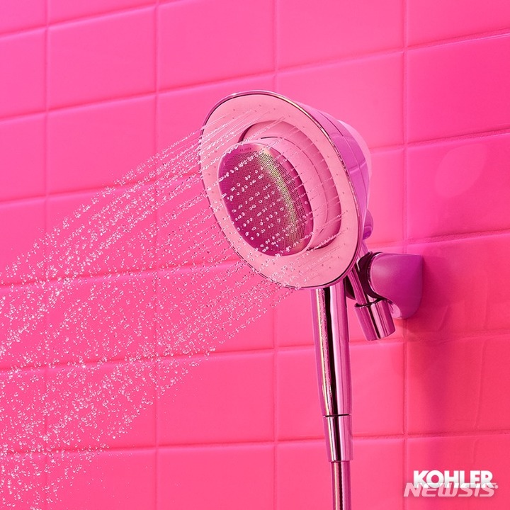 [서울=뉴시스] 콜러 핸드 샤워기 '목시'. (사진=콜러 제공) 2022.01.20. photo@newsis.com