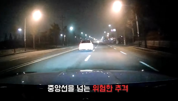 [수원=뉴시스] 20일 경기남부경찰청이 페이스북과 유튜브에 공개한 난폭 운전차량 추격전 당시 상황이 담긴 영상. 2022.1.20. (사진=경기남부경찰청 제공) *재판매 및 DB 금지