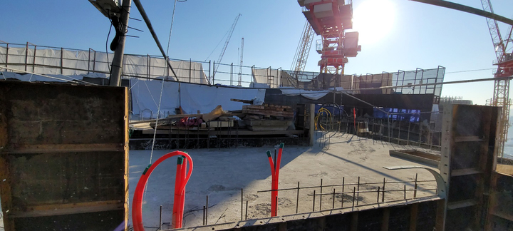 [광주=뉴시스] 광주 서구 화정동 현대산업개발 신축 아파트 붕괴 사고 10일째인 20일 실종자 가족 중 일부가 붕괴된 22층 이상을 직접 둘러봤다. 가족들은 "옥상부터 쏟아진 콘크리트 구조물 등이 22층에 켜켜이 쌓여 있고 일부는 뜯겨져 있었다"고 밝혔다. (사진=실종자 가족 제공). photo@newsis.com *재판매 및 DB 금지