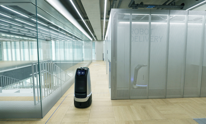 ▲네이버 제2사옥에서 테스트 중인 로봇 서비스 (사진=네이버 제공)