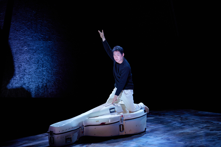 [서울=뉴시스]'박상원 콘트라바쓰' 공연사진. (사진=박앤남공연제작소 제공) 2022.01.23. photo@newsis.com *재판매 및 DB 금지