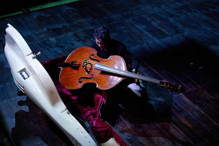 [서울=뉴시스]'박상원 콘트라바쓰' 공연사진. (사진=박앤남공연제작소 제공) 2022.01.23. photo@newsis.com *재판매 및 DB 금지