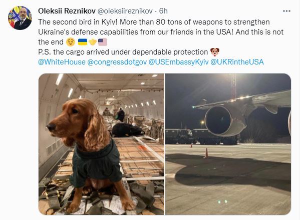 [서울=뉴시스] 렉시 레즈니코프 우크라이나 국방부 장관이 23일(현지시간) 미국의 두 번째 무기 공급이 도착했다고 트위터를 통해 알렸다. (사진=레즈니코프 장관 트위터 캡처) 2022.01.24.