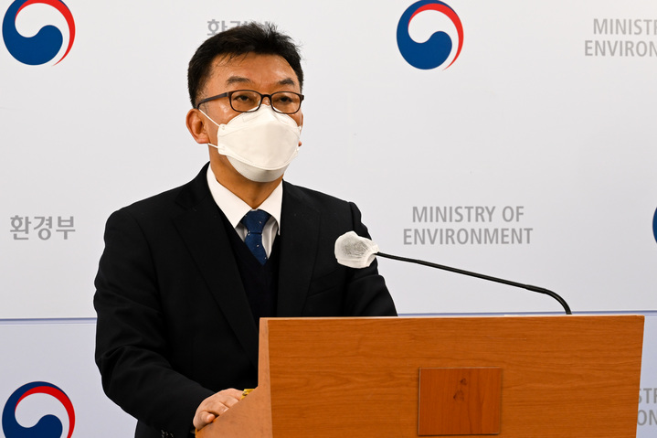 [세종=뉴시스] 이영기 환경부 물관리정책실장이 24일 오전 정부세종청사에서 '2022년 물관리 정책 방향'을 발표하고 있다. (사진=환경부 기자단 제공). 2022.01.24. photo@newsis.com *재판매 및 DB 금지
