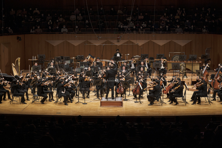 [서울=뉴시스]지난 23일 예술의전당 콘서트홀에서 열린 코리안심포니오케스트라 예술감독 다비트 라일란트 취임연주회. (사진=코리안심포니오케스트라 제공) 2022.01.24. photo@newsis.com *재판매 및 DB 금지