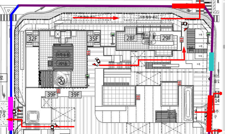 [광주=뉴시스] 광주 서구 화정아이파크 신축현장 붕괴 사고와 관련해 시공사 HDC현대산업개발이 착공에 앞서 사업 계획을 승인한 광주 서구청에 제출한 안전 관리 계획서 상 비상대피 평면 계획도. (사진=조오섭 국회의원실 제공) photo@newsis.com *재판매 및 DB 금지