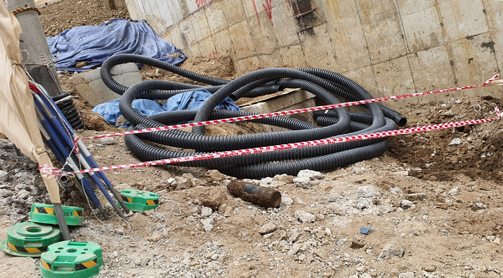 [서울=뉴시스] 24일 오후 2시 20분께 서울 마포구 마포동에 위치한 공사현장에서 폭발물로 추정되는 물체가 발견됐다. 소방당국은 현장을 통제하고 군 폭발물 처리반을 요청한 상태라고 전했다. (사진=용산소방서 제공) 2022.01.24. photo@newsis.com *재판매 및 DB 금지