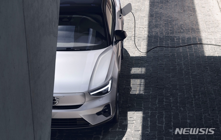 [서울=뉴시스]볼보자동차 순수 전기차 C40 리차지 (사진=볼보자동차코리아 제공)