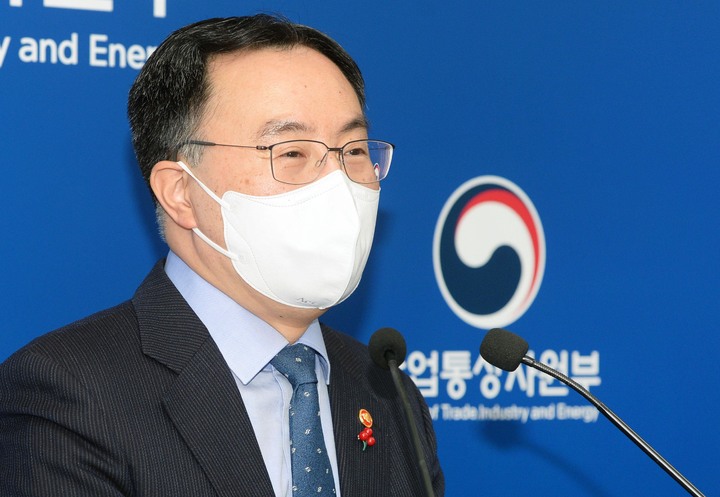 [서울=뉴시스] 문승욱 산업통상자원부 장관이 25일 세종시 정부세종청사에서 산업통상자원부 출입기자단 간담회를 하고 있다. (사진=산업통상자원부 제공) 2022.01.25. photo@newsis.com *재판매 및 DB 금지