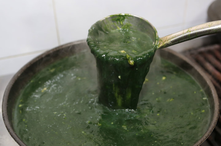 [광주=뉴시스] 구길용 기자 = 바다 향을 머금은 매생이는 덖어 먹거나 매생이 굴국, 매생이 굴떡국, 전, 라면, 파스타 등에 넣어 먹어도 좋다. (사진=완도군 제공). 2022.01.27. kykoo1@newsis.com *재판매 및 DB 금지