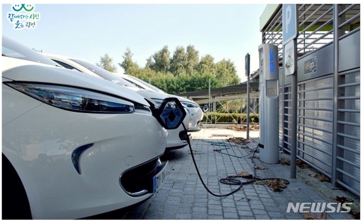[서울=뉴시스]전기차 충전 현장