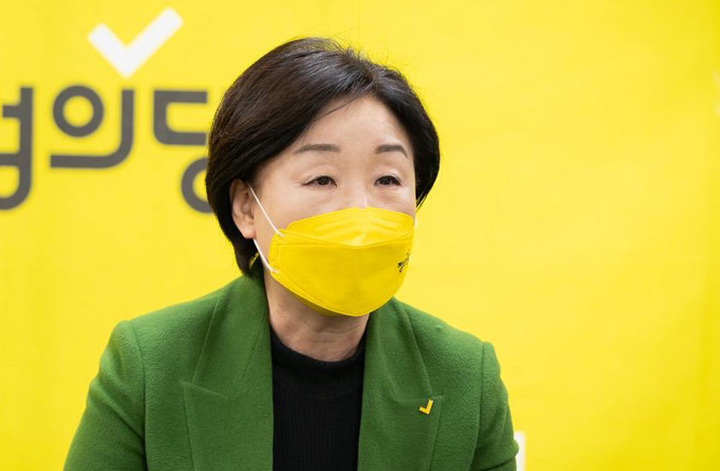 [서울=뉴시스] 전신 기자 = 심상정 정의당 대선 후보가 30일 서울 여의도 당사에서 열린 양자 토론 규탄 대선전략위원회 긴급회의에서 발언하고 있다. (사진=정의당 제공) 2022.01.30. photo@newsis.com *재판매 및 DB 금지