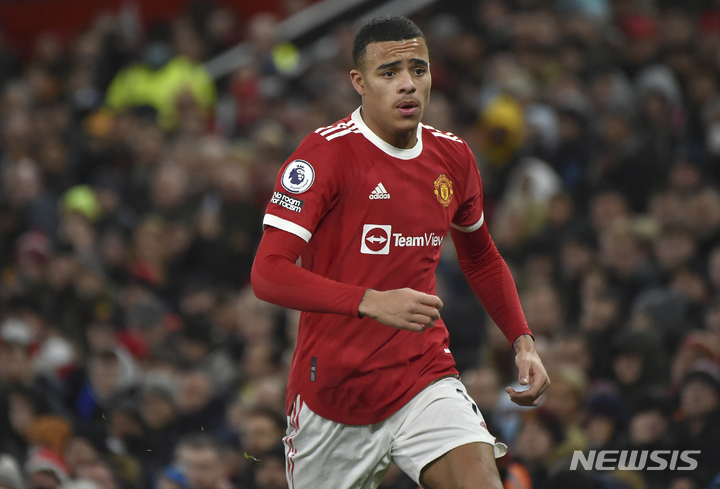 [맨체스터=AP/뉴시스] 맨체스터 유나이티드의 메이슨 그린우드가 지난해 12월 31일 영국 맨체스터 올드트래포드에서 열린 번리와 EPL 경기에 출전하고 있다. 2022.02.13.