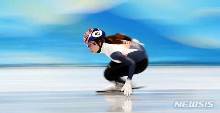 [베이징(중국)=뉴시스] 홍효식 기자 = 쇼트트랙 대표팀 최민정이 2일 오전 중국 베이징 캐피탈 실내경기장에서 훈련을 하고 있다. 2022.02.02. yesphoto@newsis.com
