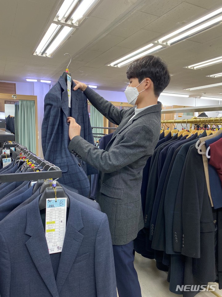 [서울=뉴시스]서울시의 '취업날개' 서비스 이용 모습. (사진=서울시 제공). 2022.02.03. photo@newsis.com