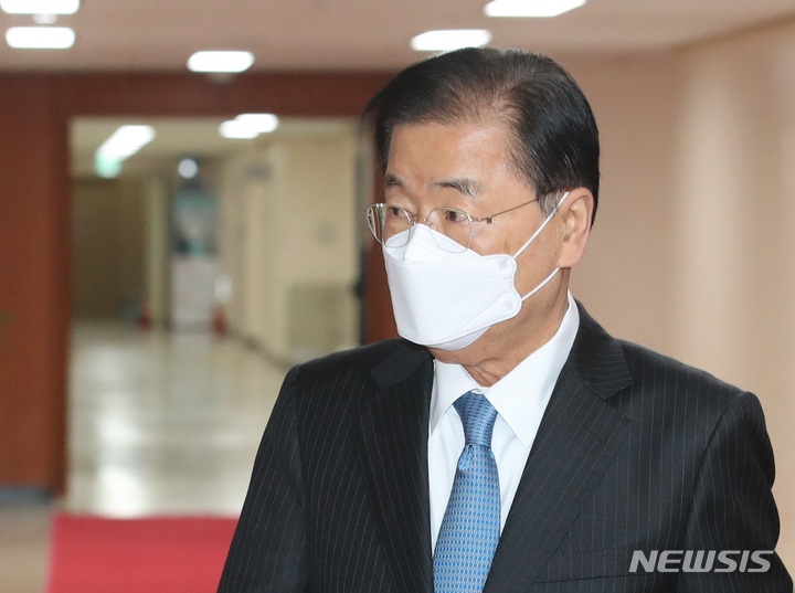 [서울=뉴시스] 김명원 기자 = 정의용 외교부 장관이 3일 오전 서울 종로구 정부서울청사에서 열린 국무회의에 참석하고 있다. (공동취재사진) 2022.02.03. photo@newsis.com