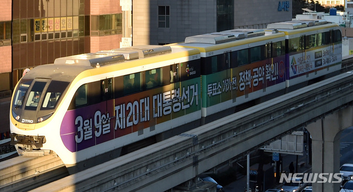 [대구=뉴시스] 대구도시철도 3호선 열차가 수성시장역을 지나고 있다. 뉴시스DB. 2023.06.07. photo@newsis.com