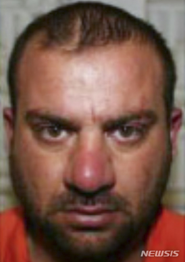 [미국=AP/뉴시스] 미국이 3일(현지시간) 이슬람국가(ISIS) 수괴 아부 이브라힘 알하시미 알쿠라이시가 사망했다고 밝혔다. 사진은 아부 이브라힘 알하시미 알쿠라이시. 2022.02.04.