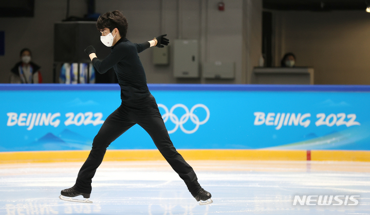 [베이징(중국)=뉴시스] 고범준 기자 = 피겨 스케이팅 차준환이 4일 오후 중국 베이징 캐피탈 실내경기장 인근 피겨 트레이닝 링크에서 2022 베이징동계올림픽대회를 앞두고 훈련을 하고 있다. 2022.02.04. bjko@newsis.com 