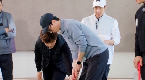 [서울=뉴시스] '런닝맨' 박세리, 유재석. 2022.02.06. (사진 = SBS TV 제공) photo@newsis.com*재판매 및 DB 금지 *재판매 및 DB 금지